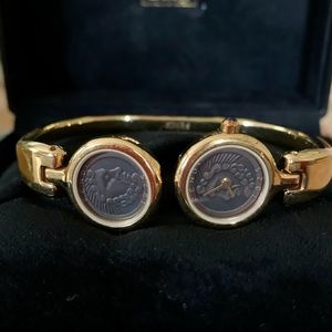 FENDI 1925 Roman Double Coin Watch Bracelet Cuff. No do serie 600L.